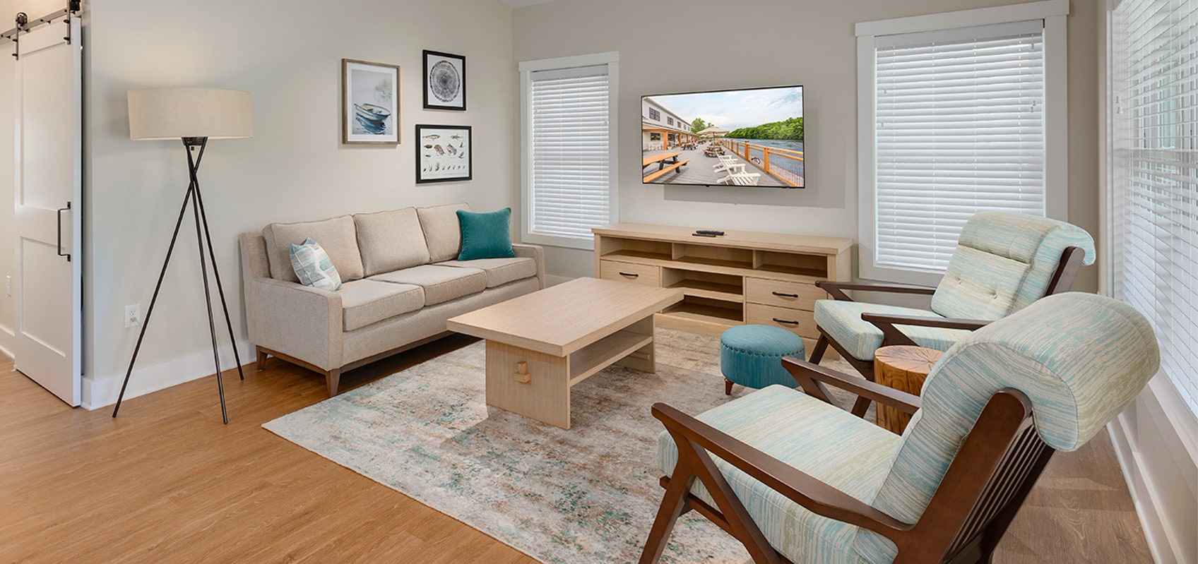 living room with lounge seating at the cove at sylvan beach