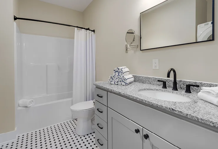 3-Bedroom Cottages Bathroom 2
