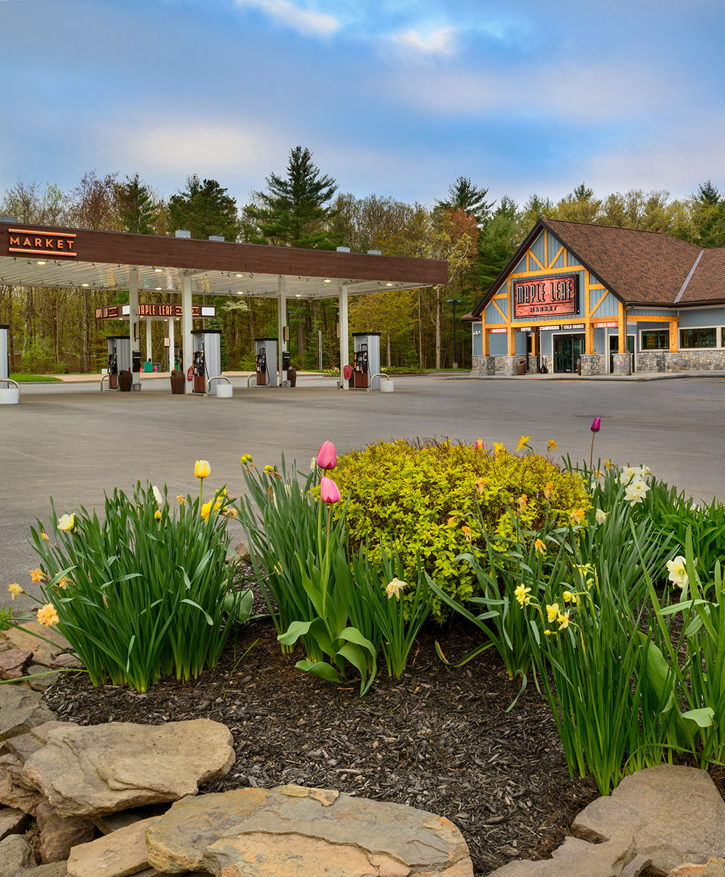 maple leaf market convenience store in sylvan beach