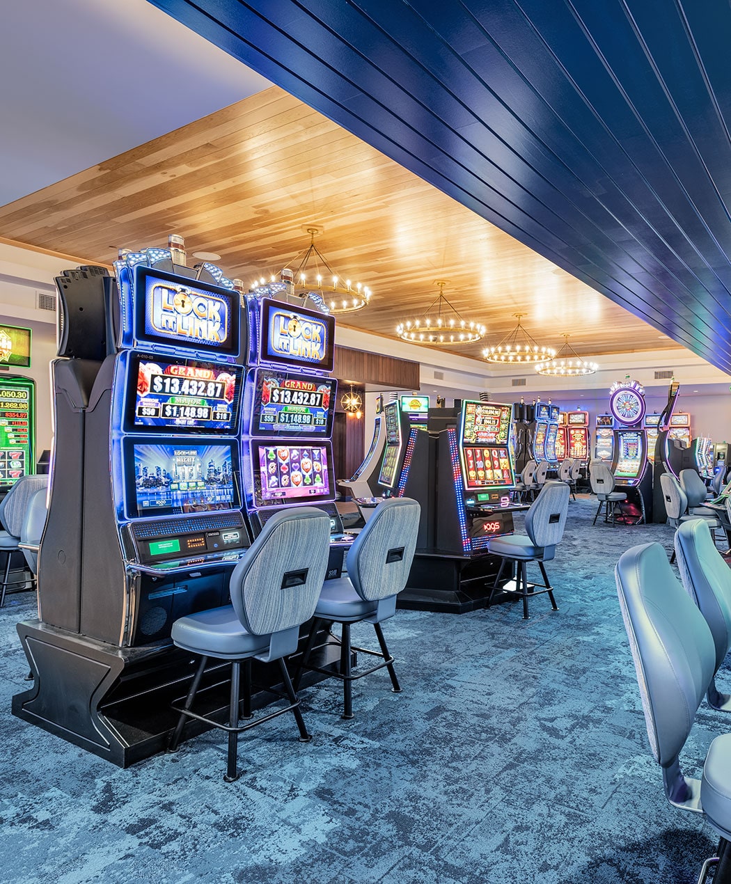 slot machines at lake house at sylvan beach